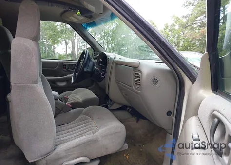 2002 Chevrolet Blazer Ls from USA, damaged, VIN 1GNDT13W22K156697